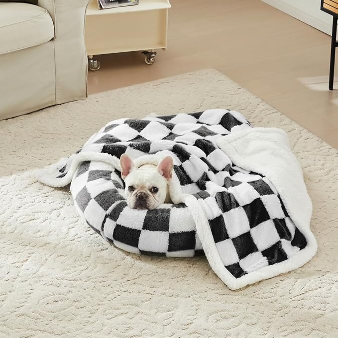 Ohocut Checkered Dog Blanket, Black Jacquard Sherpa Blankets for Small Dog and Cats, Cute Aesthetic Style Fluffy Fleece Pets Blanket for Couch Protection Washable, 30"x40"