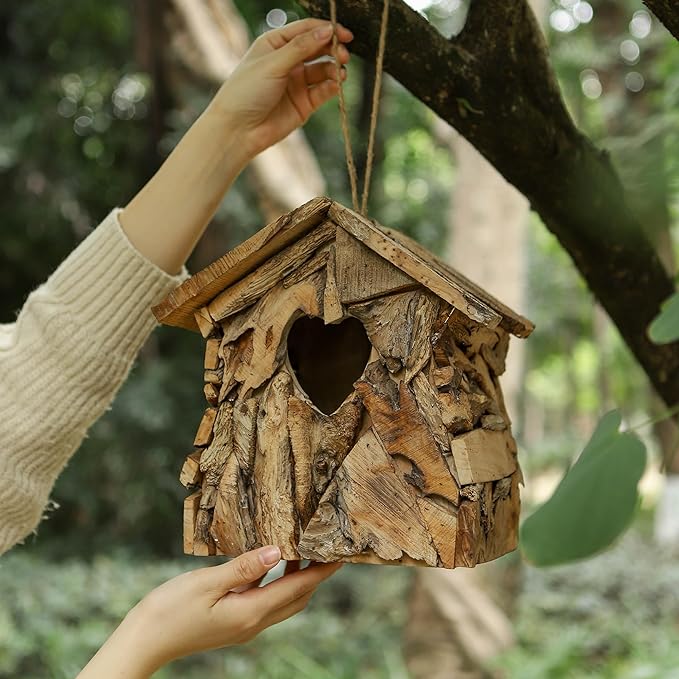 Wood Bird House Squirrel House with 2.36" Heart-Shaped Entry & Hanging Rope, Artistic Cottage-Style Outdoor Bird Feeder Garden Decoration