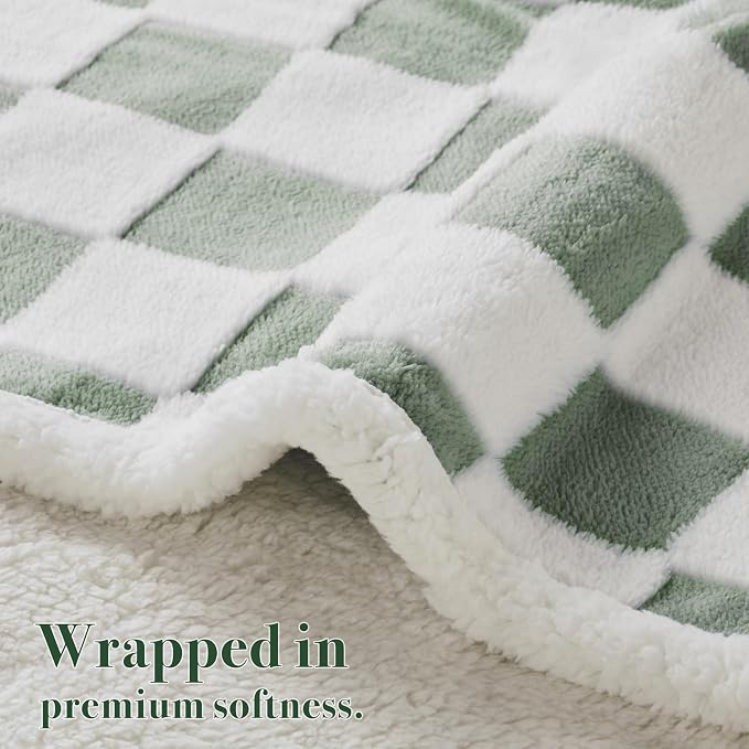 Ohocut Checkered Dog Blanket, Sage Green Jacquard Sherpa Blankets for Small Dog and Cats, Cute Aesthetic Style Fluffy Fleece Pets Blanket for Couch Protection Washable, 25"x35"