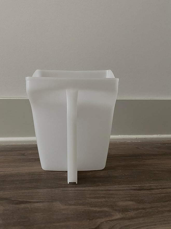 Rubbermaid Commercial Products Food Service Utility Scoop, 64-Ounce, White, for Ice/Bar and Ingredient Use in Restaurant/Kitchen