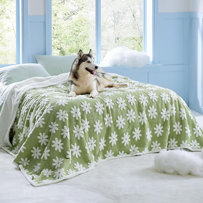 LE SURE Waterproof Blanket for Bed Cute Cozy 3D Jacquard, King（86"x108"） | Dog Blankets for Large Dogs, Pet Aesthetic Gift, Warm Soft Sherpa Throw, Reversible Couch Protector, Flower Garden Green
